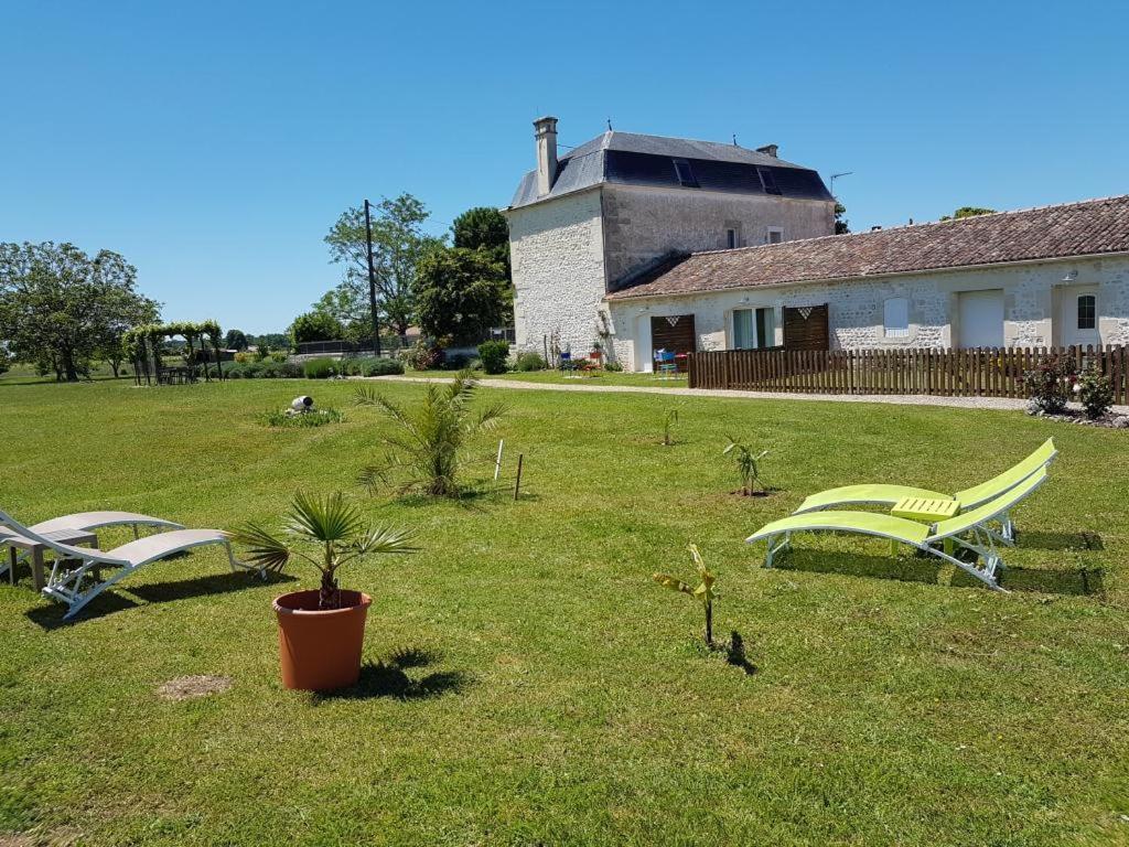 Le Domaine De Bellevue Tanzac Exterior foto