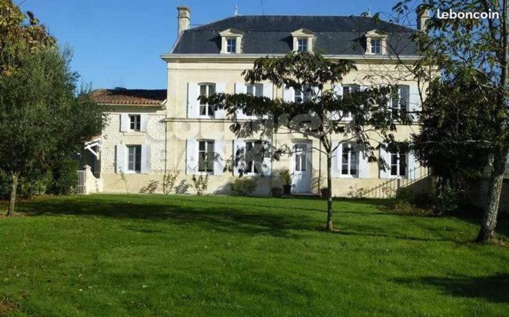 Le Domaine De Bellevue Tanzac Exterior foto